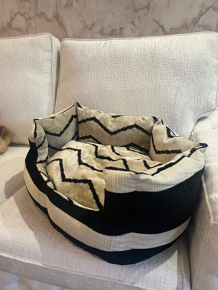 Cream And Black Striped Zig Zag Dog Bed